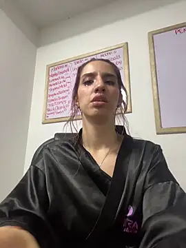 Snapshot of elodie_rouge chatting on May 2026 12:17:01 AM elodie rouge online show from May 2026 12:17:01 AM