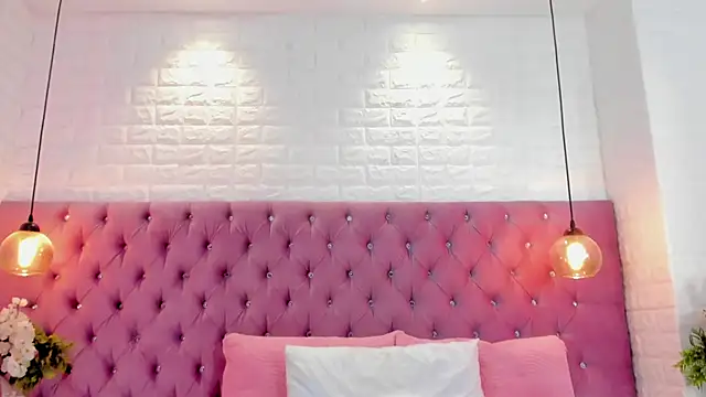 Snapshot of nela_moretti chatting on June 2026 07:04:01 PM nela moretti online show from June 2026 07:04:01 PM