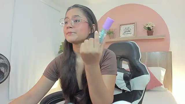 ivette swan online show from February 2026 07:30:02 PM