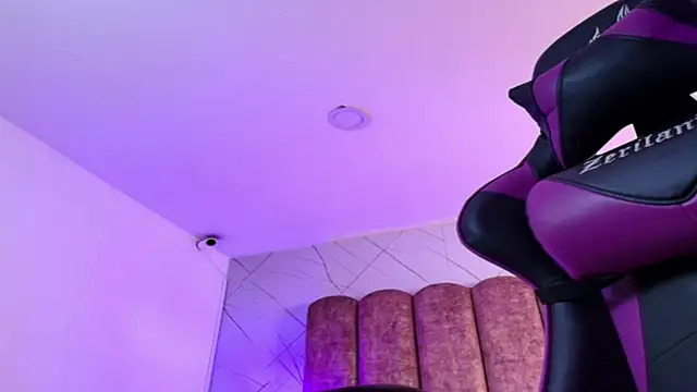 ShadowLune online show from February 2026 07:54:01 PM