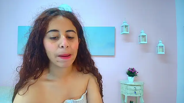 Snapshot of scarlett_clyde chatting on July 2026 12:44:01 PM scarlett clyde online show from July 2026 12:44:01 PM