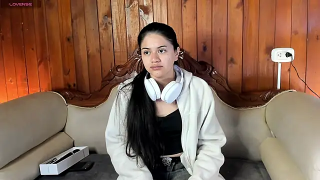 Snapshot of CottonCloud20 chatting on March 2026 01:29:02 PM CottonCloud20 online show from March 2026 01:29:02 PM