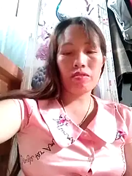 Snapshot of Gummiesu chatting on April 2026 05:52:01 AM Gummiesu online show from April 2026 05:52:01 AM