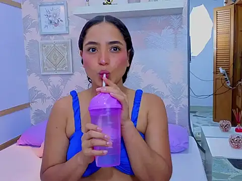 Snapshot of Emma_Thompssonn chatting on February 2026 12:20:01 PM Emma Thompssonn online show from February 2026 12:20:01 PM