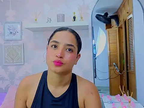 Snapshot of Emma_Thompssonn chatting on February 2026 12:01:02 PM Emma Thompssonn online show from February 2026 12:01:02 PM