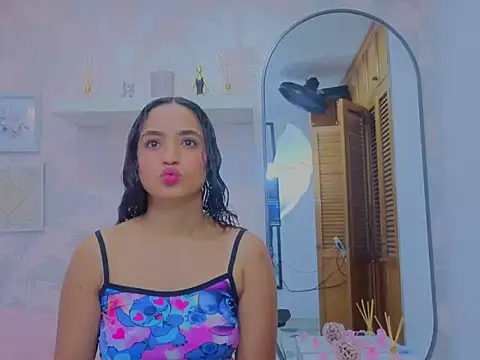 Snapshot of Emma_Thompssonn chatting on February 2026 12:17:01 PM Emma Thompssonn online show from February 2026 12:17:01 PM