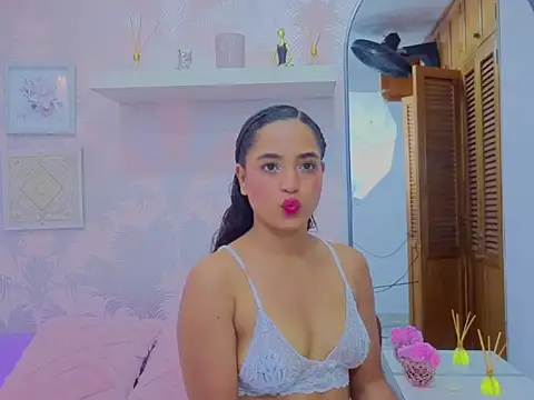 Snapshot of Emma_Thompssonn chatting on February 2026 12:04:02 PM Emma Thompssonn online show from February 2026 12:04:02 PM