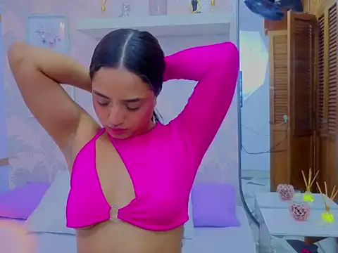 Snapshot of Emma_Thompssonn chatting on March 2026 12:01:02 PM Emma Thompssonn online show from March 2026 12:01:02 PM