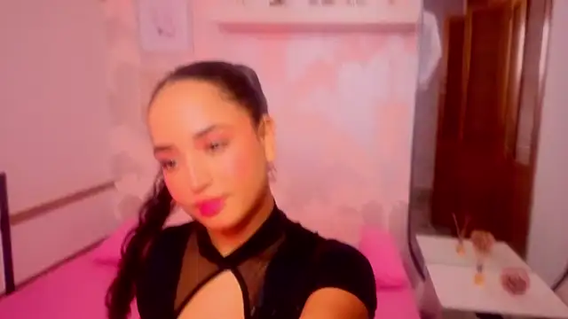 Snapshot of Emma_Thompssonn chatting on June 2026 12:29:02 PM Emma Thompssonn online show from June 2026 12:29:02 PM