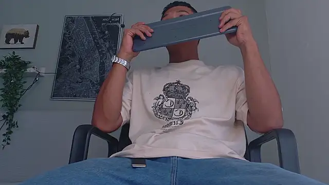 AndrewKenoxx  online show from February 2026 07:32:02 PM