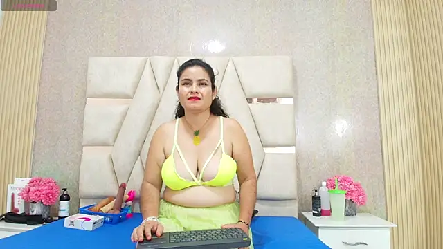 CrystallGomes online show from April 2026 07:58:01 PM