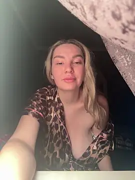 Snapshot of Evananse chatting on February 2026 09:24:02 AM Evananse online show from February 2026 09:24:02 AM