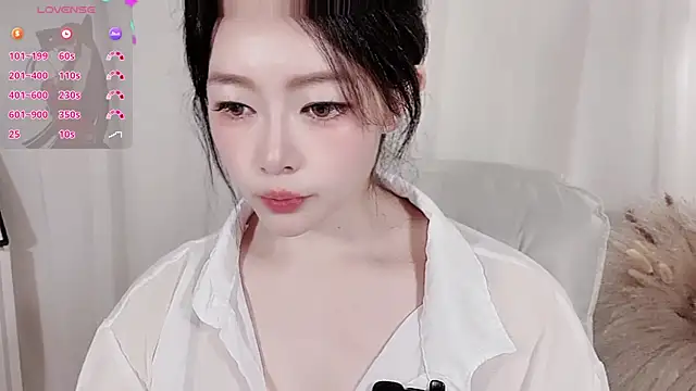 Snapshot of XinYuemeimei chatting on July 2026 02:12:01 PM XinYuemeimei online show from July 2026 02:12:01 PM