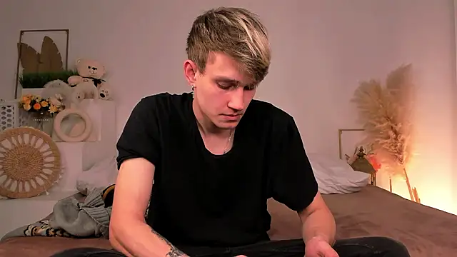 Snapshot of Volan_Starts chatting on February 2026 12:04:02 PM Volan Starts online show from February 2026 12:04:02 PM