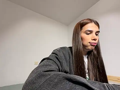 Snapshot of Lily_WellGifted chatting on May 2026 08:14:02 PM Lily WellGifted online show from May 2026 08:14:02 PM