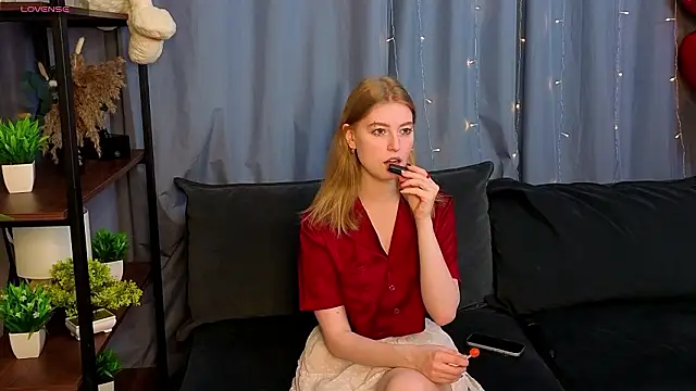 Snapshot of LanaRoxxy chatting on February 2026 11:32:02 AM LanaRoxxy online show from February 2026 11:32:02 AM