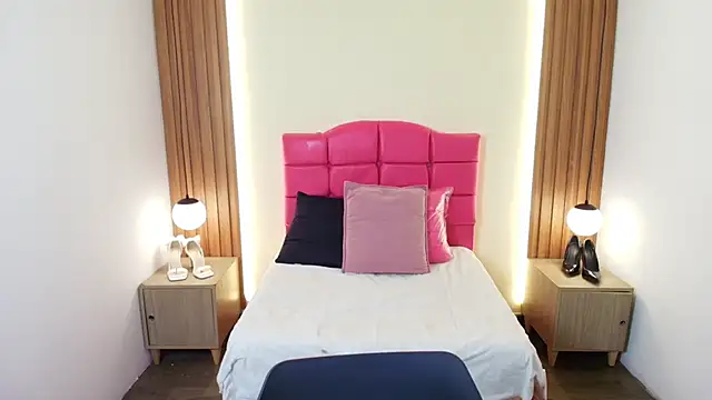 Snapshot of IvonneRoss_ chatting on February 2026 12:15:02 PM IvonneRoss online show from February 2026 12:15:02 PM