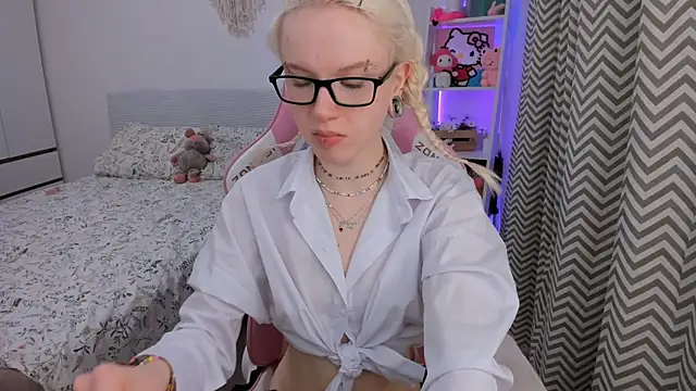 Snapshot of Mia_WaterFall chatting on February 2026 03:11:02 AM Mia WaterFall online show from February 2026 03:11:02 AM