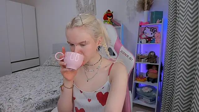 Snapshot of Mia_WaterFall chatting on February 2026 03:21:02 AM Mia WaterFall online show from February 2026 03:21:02 AM