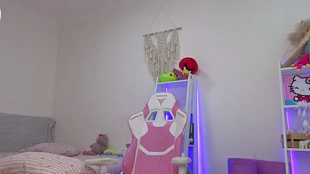 Mia WaterFall online show from April 2026 07:45:01 AM