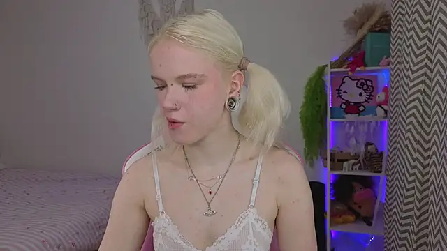 Mia WaterFall online show from April 2026 03:13:01 AM