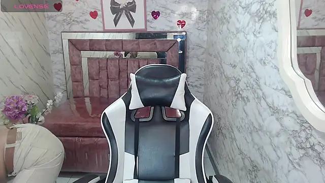 Melisa v online show from April 2026 08:23:01 PM