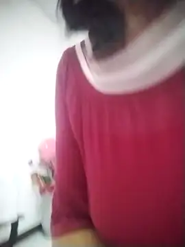 Snapshot of RosseLaure chatting on February 2026 09:41:01 PM RosseLaure online show from February 2026 09:41:01 PM