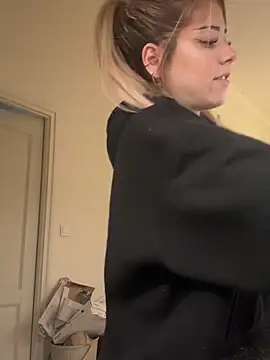 Snapshot of MelliMoon chatting on March 2026 11:38:02 AM MelliMoon online show from March 2026 11:38:02 AM