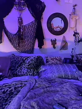 Snapshot of luxxlola chatting on April 2026 11:32:01 AM luxxlola online show from April 2026 11:32:01 AM