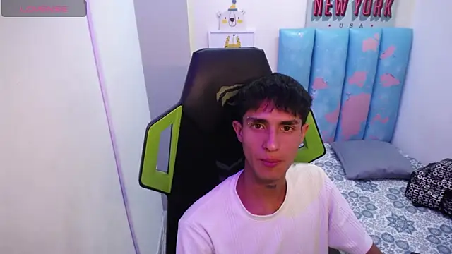 Akyra latinn online show from April 2026 04:43:02 AM