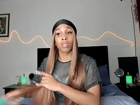 Snapshot of YourDreamReal chatting on February 2026 01:10:02 AM YourDreamReal online show from February 2026 01:10:02 AM