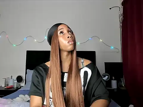 Snapshot of YourDreamReal chatting on February 2026 03:33:01 AM YourDreamReal online show from February 2026 03:33:01 AM