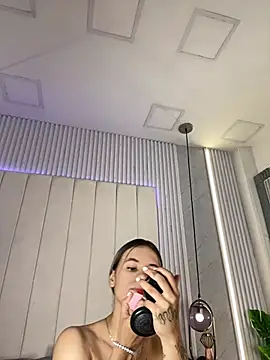 JuliaColemann online show from April 2026 11:48:01 AM