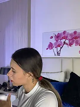 JuliaColemann online show from July 2026 12:00:02 PM