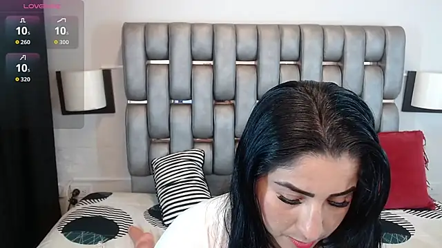 Miia Rosee  online show from March 2026 11:52:02 PM