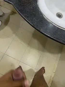 priyansh92924 online show from April 2026 10:37:02 PM