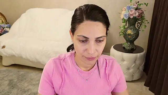 LovelyBeatrice online show from February 2026 06:17:01 AM