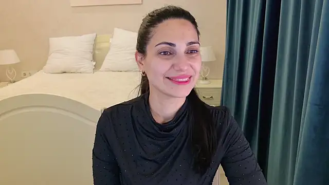 Snapshot of LovelyBeatrice chatting on June 2026 07:19:01 PM LovelyBeatrice online show from June 2026 07:19:01 PM