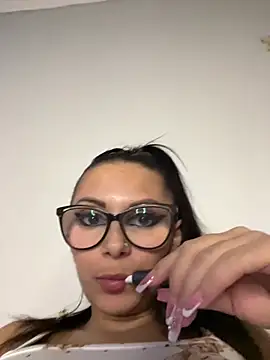 Snapshot of HiddendesireXO01 chatting on February 2026 09:54:01 AM HiddendesireXO01 online show from February 2026 09:54:01 AM