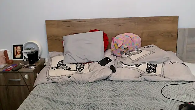 HiddendesireXO01 online show from March 2026 07:53:01 PM
