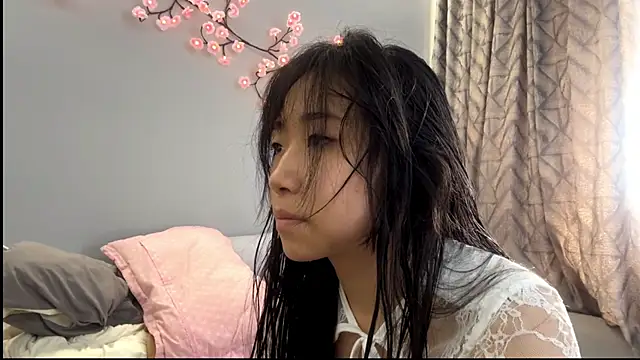 SweetMiaXO online show from April 2026 01:30:02 AM