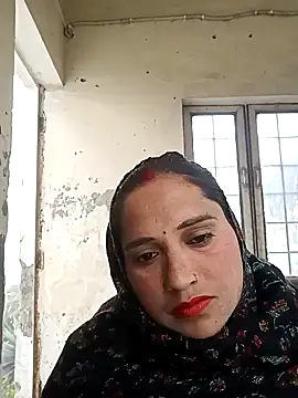 Cute-karisma1234 online show from February 2026 02:38:02 AM