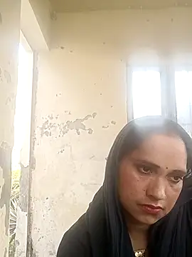 Cute-karisma1234 online show from February 2026 09:30:02 AM