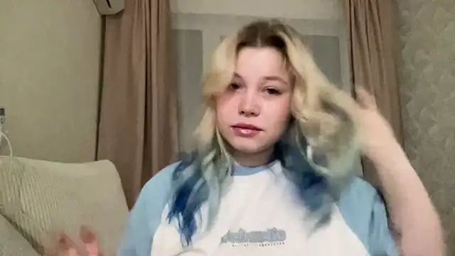 Lulu Di online show from March 2026 09:43:02 PM