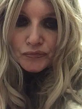 Snapshot of Snejnaya chatting on February 2026 07:45:01 PM Snejnaya online show from February 2026 07:45:01 PM