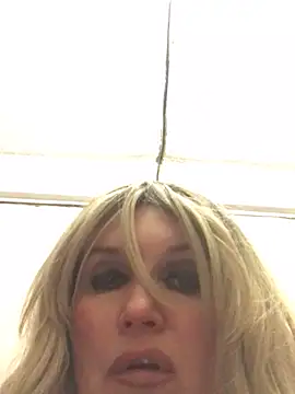 Snapshot of Snejnaya chatting on February 2026 05:25:01 PM Snejnaya online show from February 2026 05:25:01 PM