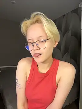 LuunaDorean online show from February 2026 11:58:02 PM