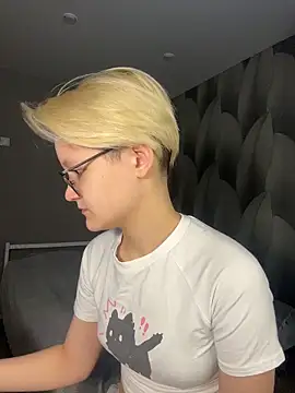 LuunaDorean online show from February 2026 06:20:02 AM