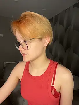 LuunaDorean online show from February 2026 05:58:01 PM