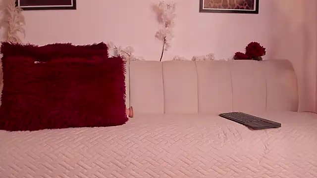 Naomi bennet online show from February 2026 10:22:02 AM